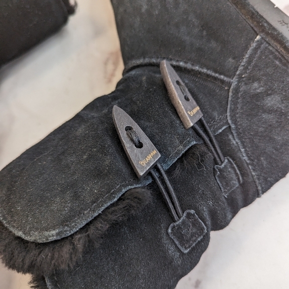 Bearpaw Boot Women US 6 EU 37 Black Shearling Fur Sheepskin Toggle Calf - Picture 11 of 12